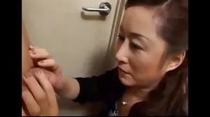 Shemale hentai attrapé et durement baisé par un anime porno femme infidèle monstre