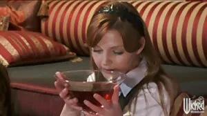 Stepbro Mandy Muse porno grosse femme surpris en train de voler le tiroir de son père