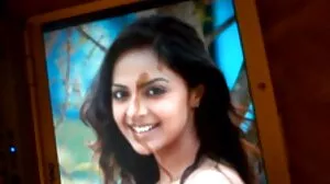 Plantureuse lesbienne gf apprend à sa copine hétéro comment embrasser belle blonde porno et lécher