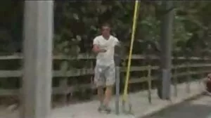 Une ado à la video porno femme mure chatte percée baise dans son lit