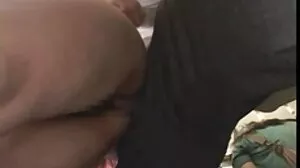 Ado film porno grand mere maigre en nattes pilonnée par une grosse bite noire sur un canapé