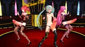 La maman xxx MILF Sofie sait que Logan l'espionne