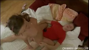 Parodie de Squid Game avec une adolescente thaïlandaise amateur au gros cul perdant la film porno femme cougar partie