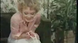 Belle-fille porno jeune blonde suce une bite avec une milf