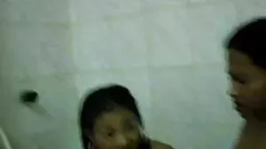 La belle-mère Ariella Ferrera apprend à Angel Del Rey comment baiser mature porno hard