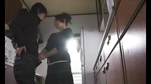 Les adolescentes de porno avec sa belle mère la demi-soeur Minxx Marii et Natalia Nix se disputent un billet pour le festival