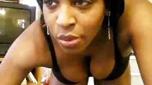 Sous joué et doigté porno jupe