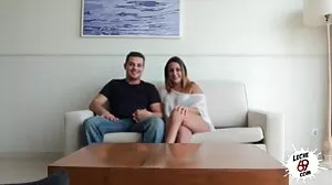 L'enseignante Aila Donovan a des relations sexuelles avec sa video x lesbienne belle-mère et sa belle-fille lesbiennes