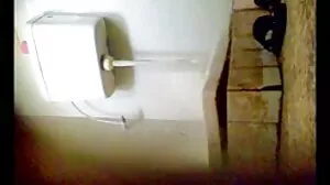 Séance de baise torride avec la magnifique femme de chambre porn adolescente rousse Renata Fox