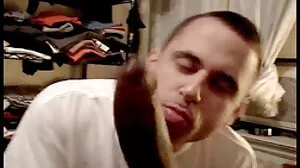 Un porno 50 ans mec chanceux se fait gangbanger à l'envers par quatre écolières excitées et leur professeur