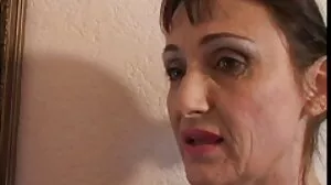 Skinny femme maigre nue Tali Dava a frappé à l'arrière