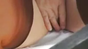 Janet Mason et Riley Reid porno femme de menage chaud FFM 3 voies dans la cuisine