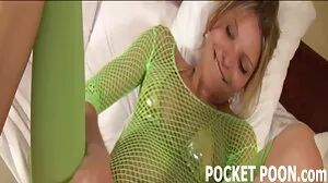 Randonneur belle mère sexe amateur aux gros seins baise sur la plage