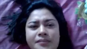 Brunette Teen sex petit fille Mia Kay baisée par un officier mature