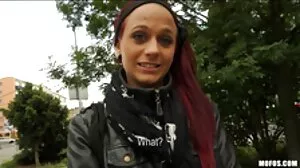 Chatte porno poilue rasée maman cogne et branle