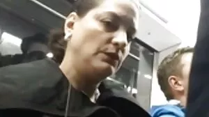 Strapon baise une vidéos de femmes matures milf et une ado à trois