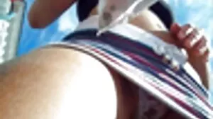 La jeune adolescente Taissias taquine et porno femme dominante se déshabille avec son petit ami pour un sexe romantique