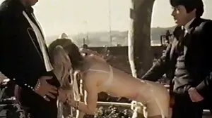 La teen blonde Alexa Grace montre sex video maman ses petits seins pour séduire les mamans BF