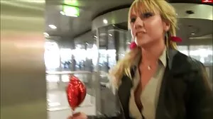 Teen chatte taillée femme sexe nu léché sur casting