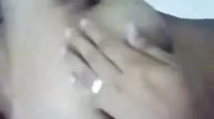 Petite teen blonde suce une grosse porno vieille bite pour une éjac faciale