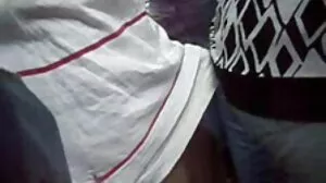 Honey et femme nue tukif Gina se sont fait baiser au milieu de la route