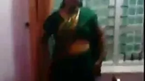 Inviter Elena adore baiser film x pour femme