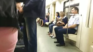 Violet porno jeune fille Monroe brutalement double anale baisée par deux mecs