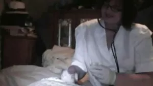 Une blonde sexy se porno cheval femme fait fourrer la chatte sur le canapé