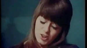 Sasha Haven chevauche la tukif ronde bite de Bruno comme une cow-girl