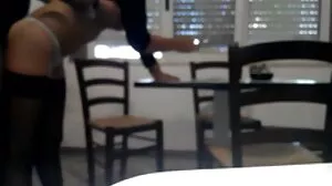 Minuscule beauté anale de 18 ans baise dans son anus porno en jupe