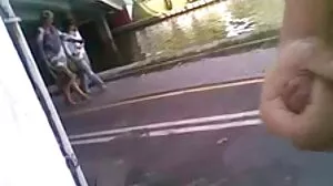 La petite et sexy babe Sera Ryder avale les femmes porno une grosse bite bien dure