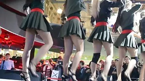 La belle-mère de la milf Reagan suce son beau-fils pervers fille nu sexy