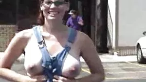 La femme britannique exotique Alexxa Vice se fait prendre à sex belle maman côté de son mari cocu