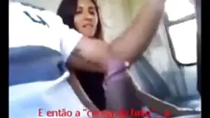 Une mature chaude aux cheveux porno des filles vierges blonds courts se fait défoncer à l'extérieur