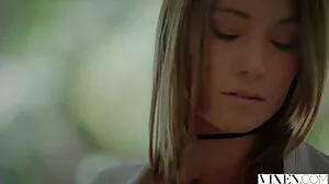 Beau-fils pervers sur ses gros seins maman Audrey Madison et elle a aimé video sexe lesbienne ça