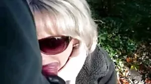 Elle porno vieille maman n'a que 18 ans et son corps est si petit qu'elle