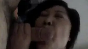 Trio avec une star du porno et une vraie poupée en silicone cochonne gros seins